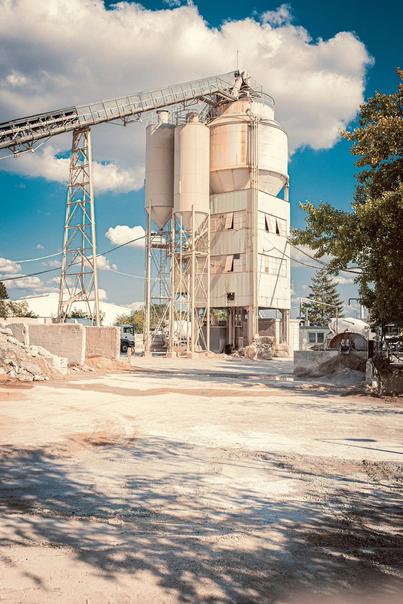 specialty high-strength concrete being placed at a Portland structural pour